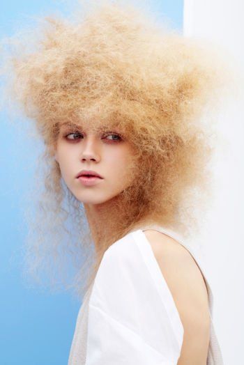 #haarstudio10 #laren #klaaskampen10 #stylist #kapper #hairdressers #shampoo #conditioner #haircare #styling #stylingproducts #lifestyling #welovehair #haircare #colortrends #decologic #zoneconcept #z-one #haircolor #hairstyle #instahair #fashion #instalike #beauty #beautyhair #milk.shake #milkshakecolor #High-lights #langhaar #korthaar #halflanghaar #age-renew #krullen #vlechten #balayage #