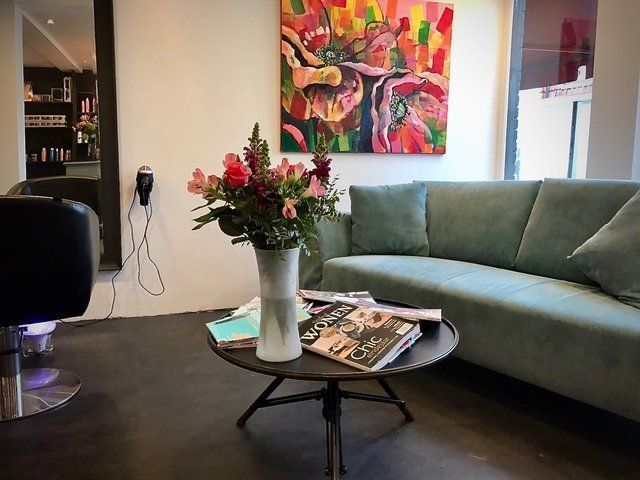 #haarstudio10 #laren #klaaskampen10 #stylist #kapper #hairdressers #shampoo #conditioner #haircare #styling #stylingproducts #lifestyling #welovehair #haircare #colortrends #decologic #zoneconcept #z-one #haircolor #hairstyle #instahair #fashion #instalike #beauty #beautyhair #milk.shake #milkshakecolor #High-lights #langhaar #korthaar #halflanghaar #age-renew #krullen #vlechten #balayage #