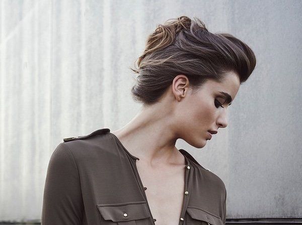 #haarstudio10 #laren #klaaskampen10 #stylist #kapper #hairdressers #shampoo #conditioner #haircare #styling #stylingproducts #lifestyling #welovehair #haircare #colortrends #decologic #zoneconcept #z-one #haircolor #hairstyle #instahair #fashion #instalike #beauty #beautyhair #milk.shake #milkshakecolor #High-lights #langhaar #korthaar #halflanghaar #age-renew #krullen #vlechten #balayage #