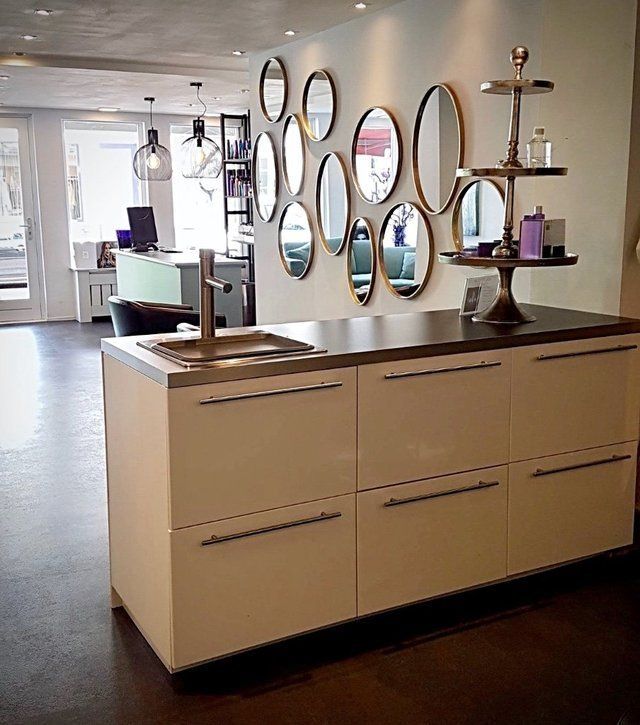 #haarstudio10 #laren #klaaskampen10 #stylist #kapper #hairdressers #shampoo #conditioner #haircare #styling #stylingproducts #lifestyling #welovehair #haircare #colortrends #decologic #zoneconcept #z-one #haircolor #hairstyle #instahair #fashion #instalike #beauty #beautyhair #milk.shake #milkshakecolor #High-lights #langhaar #korthaar #halflanghaar #age-renew #krullen #vlechten #balayage #