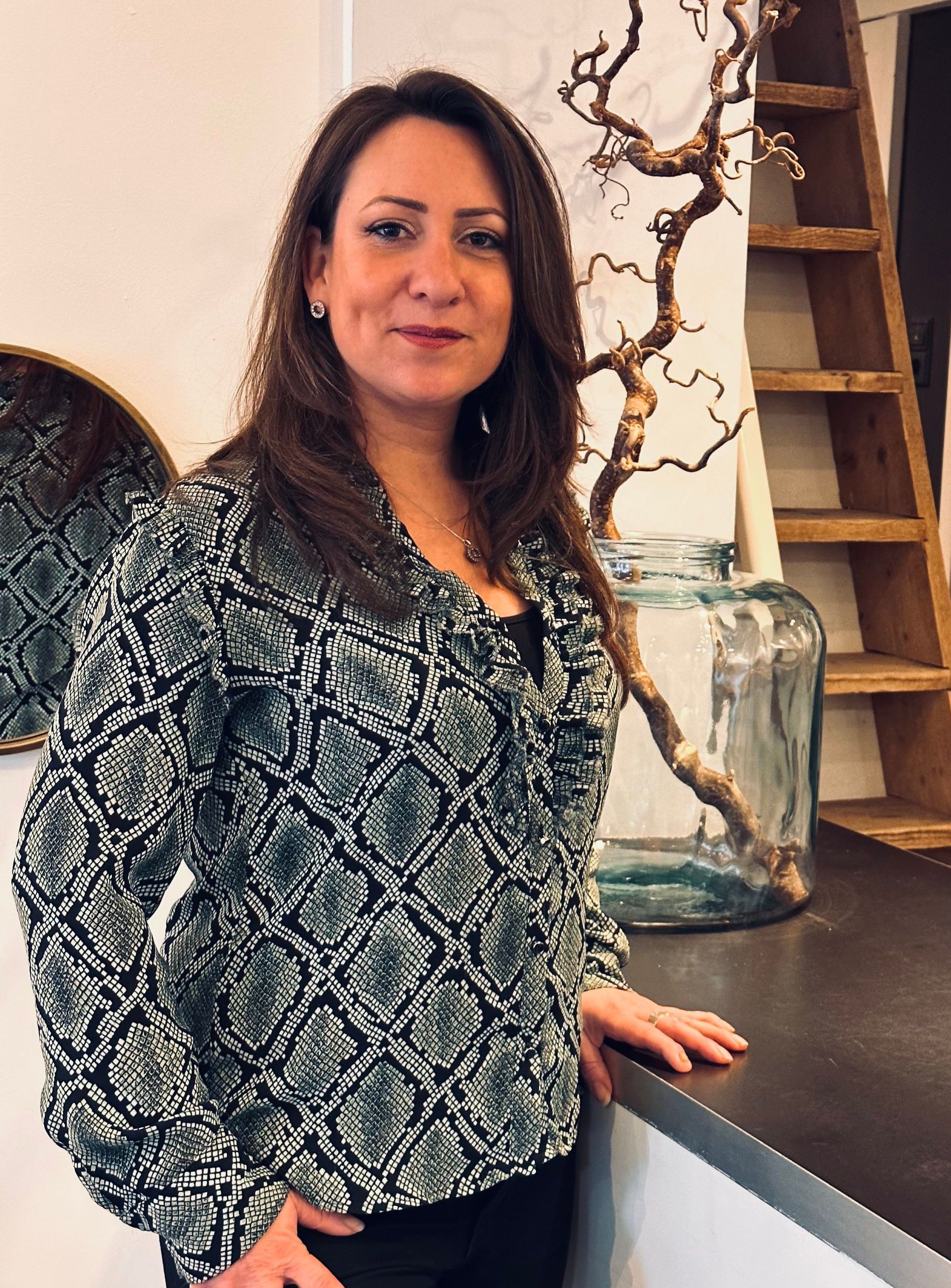 #haarstudio10 #laren #klaaskampen10 #stylist #kapper #hairdressers #shampoo #conditioner #haircare #styling #stylingproducts #lifestyling #welovehair #haircare #colortrends #decologic #zoneconcept #z-one #haircolor #hairstyle #instahair #fashion #instalike #beauty #beautyhair #milk.shake #milkshakecolor #High-lights #langhaar #korthaar #halflanghaar #age-renew #krullen #vlechten #balayage #