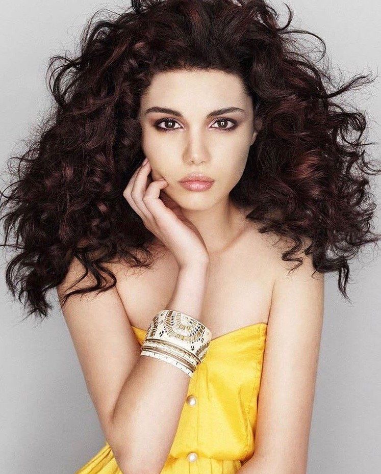 #haarstudio10 #laren #klaaskampen10 #stylist #kapper #hairdressers #shampoo #conditioner #haircare #styling #stylingproducts #lifestyling #welovehair #haircare #colortrends #decologic #zoneconcept #z-one #haircolor #hairstyle #instahair #fashion #instalike #beauty #beautyhair #milk.shake #milkshakecolor #High-lights #langhaar #korthaar #halflanghaar #age-renew #krullen #vlechten #balayage #