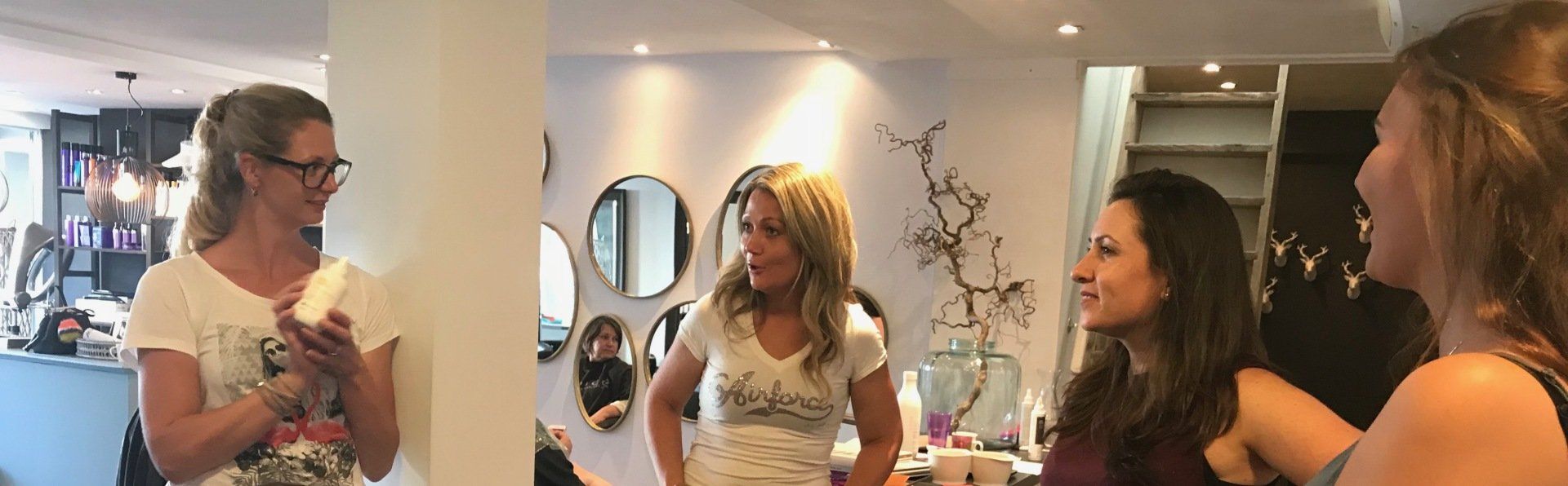 #haarstudio10 #laren #klaaskampen10 #stylist #kapper #hairdressers #shampoo #conditioner #haircare #styling #stylingproducts #lifestyling #welovehair #haircare #colortrends #decologic #zoneconcept #z-one #haircolor #hairstyle #instahair #fashion #instalike #beauty #beautyhair #milk.shake #milkshakecolor #High-lights #langhaar #korthaar #halflanghaar #age-renew #krullen #vlechten #balayage #