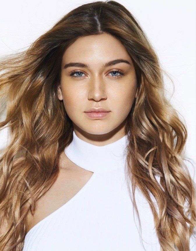 #haarstudio10 #laren #klaaskampen10 #stylist #kapper #hairdressers #shampoo #conditioner #haircare #styling #stylingproducts #lifestyling #welovehair #haircare #colortrends #decologic #zoneconcept #z-one #haircolor #hairstyle #instahair #fashion #instalike #beauty #beautyhair #milk.shake #milkshakecolor #High-lights #langhaar #korthaar #halflanghaar #age-renew #krullen #vlechten #balayage #