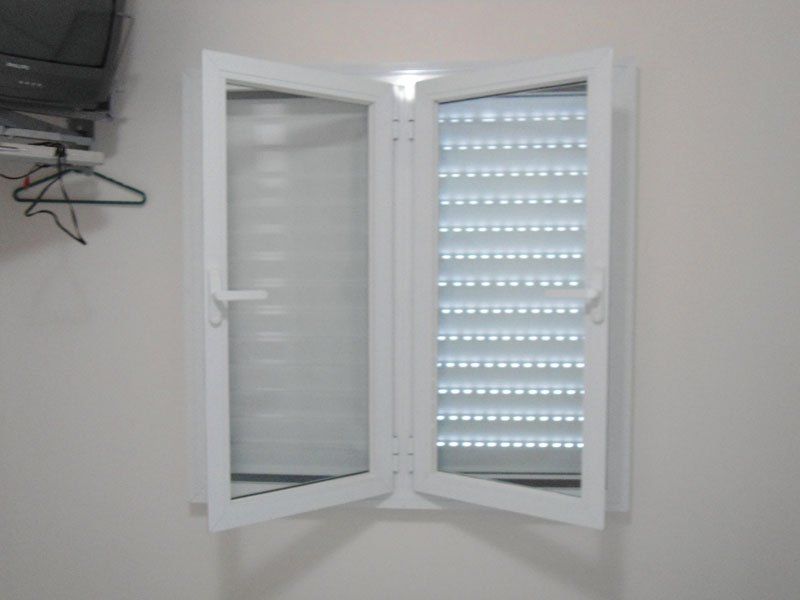 Janela antirruído de abrir lateral Isolar 06