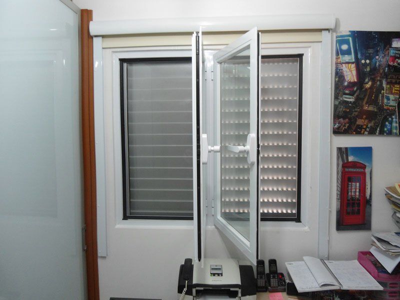 Janela antirruído de abrir lateral Isolar 10