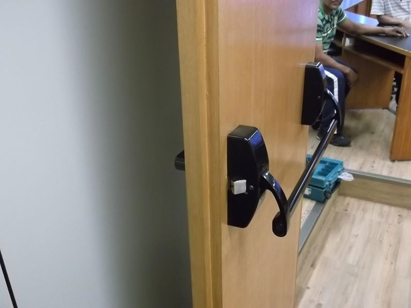 Porta de madeira termo-acústica 16