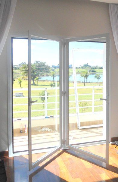 Porta antirruido lateral