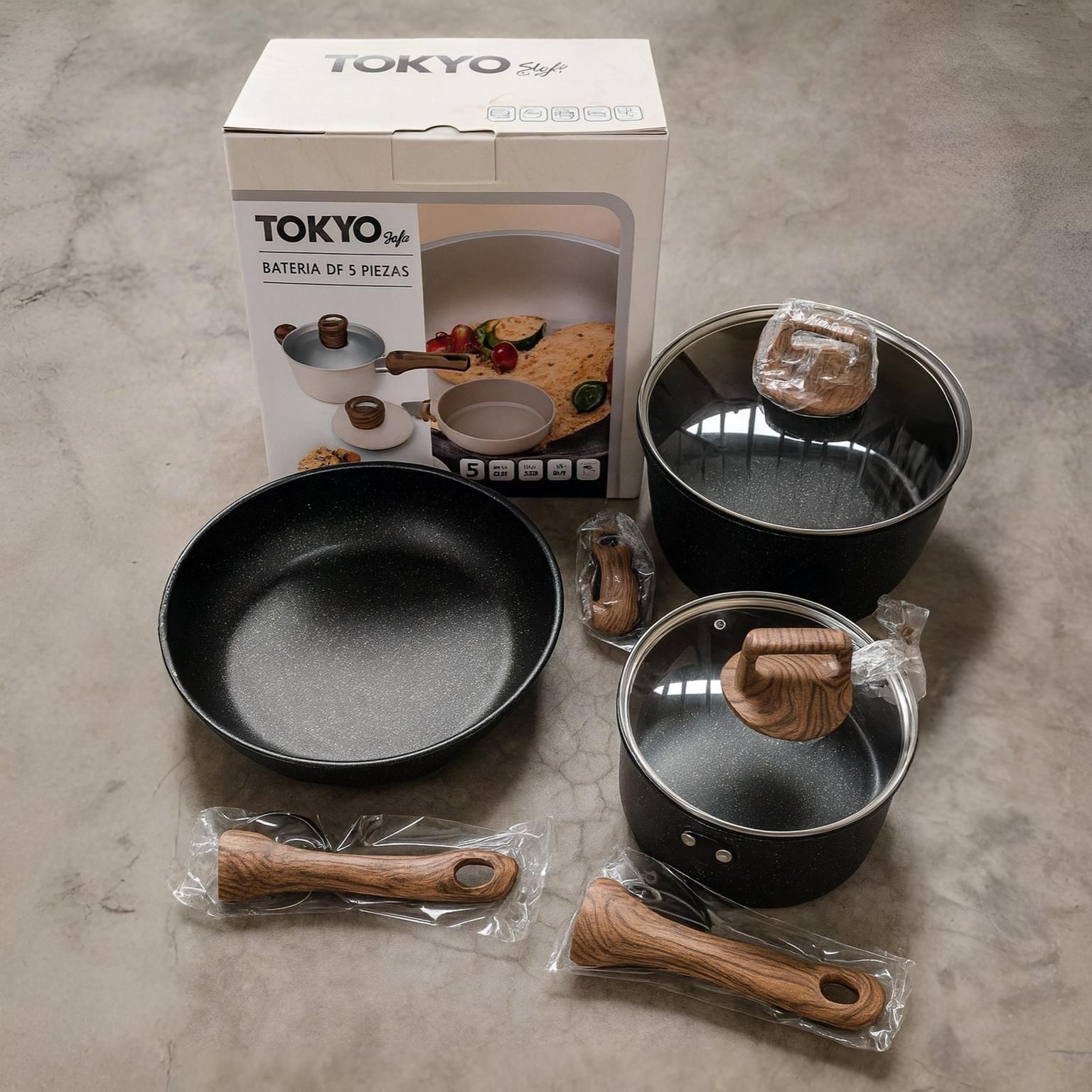 Juego de utensilios de cocina Tokio: sartén antiadherente, ollas con tapa.