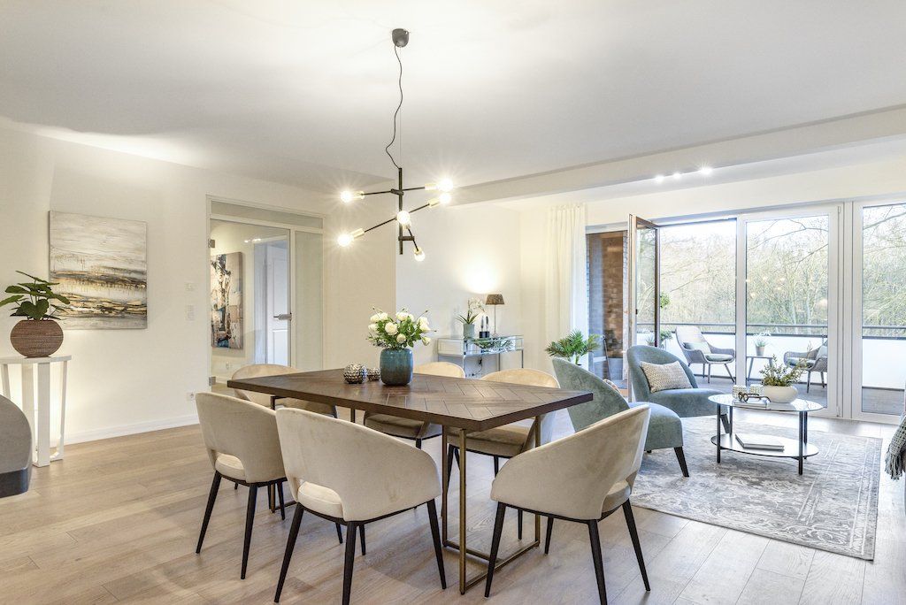 Wohngesicht Home Staging hat die Wohnung Alsterterrassen in Hamburg für den Immobilienverkauf eingerichtet.