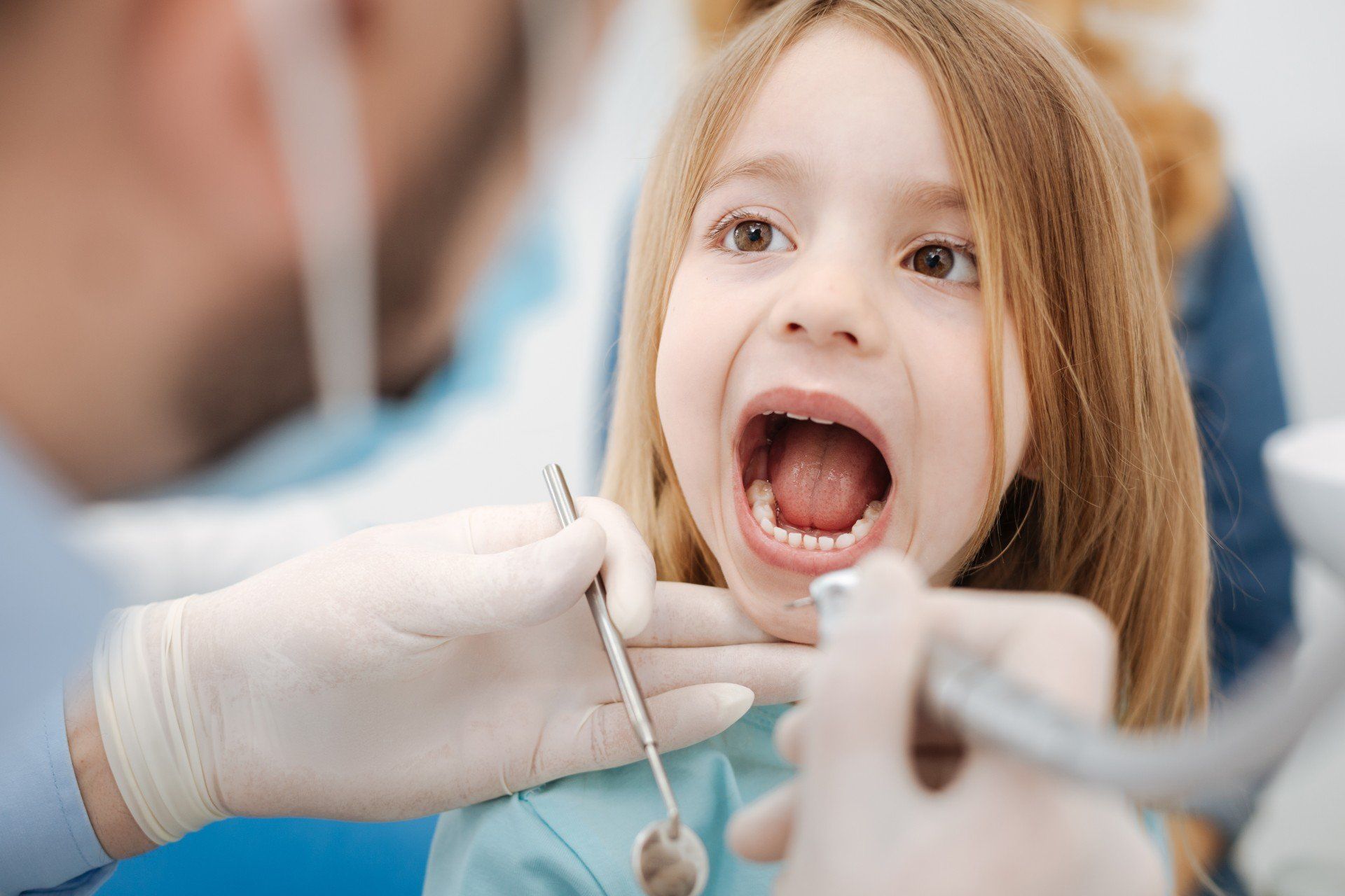 Controllo dentale bambina