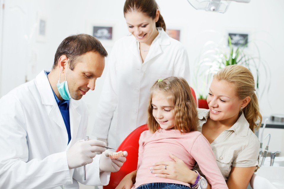 Spiegazione ai bambini dal dentista