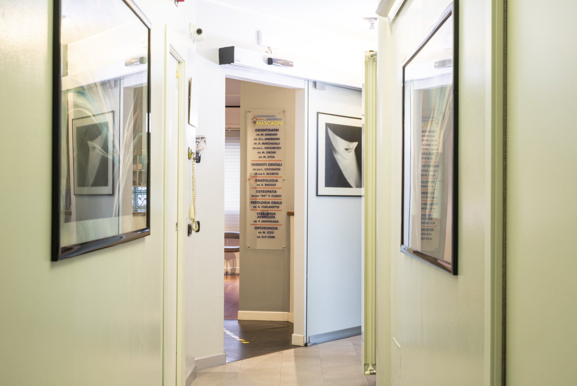 spazi interni dello studio del dentista a Cinisello Balsamo