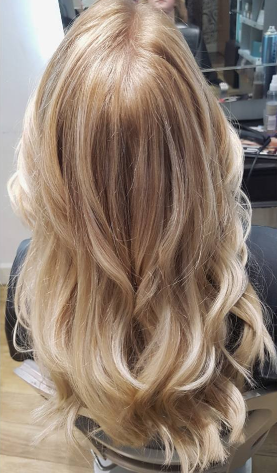 layered blonde hairstyle