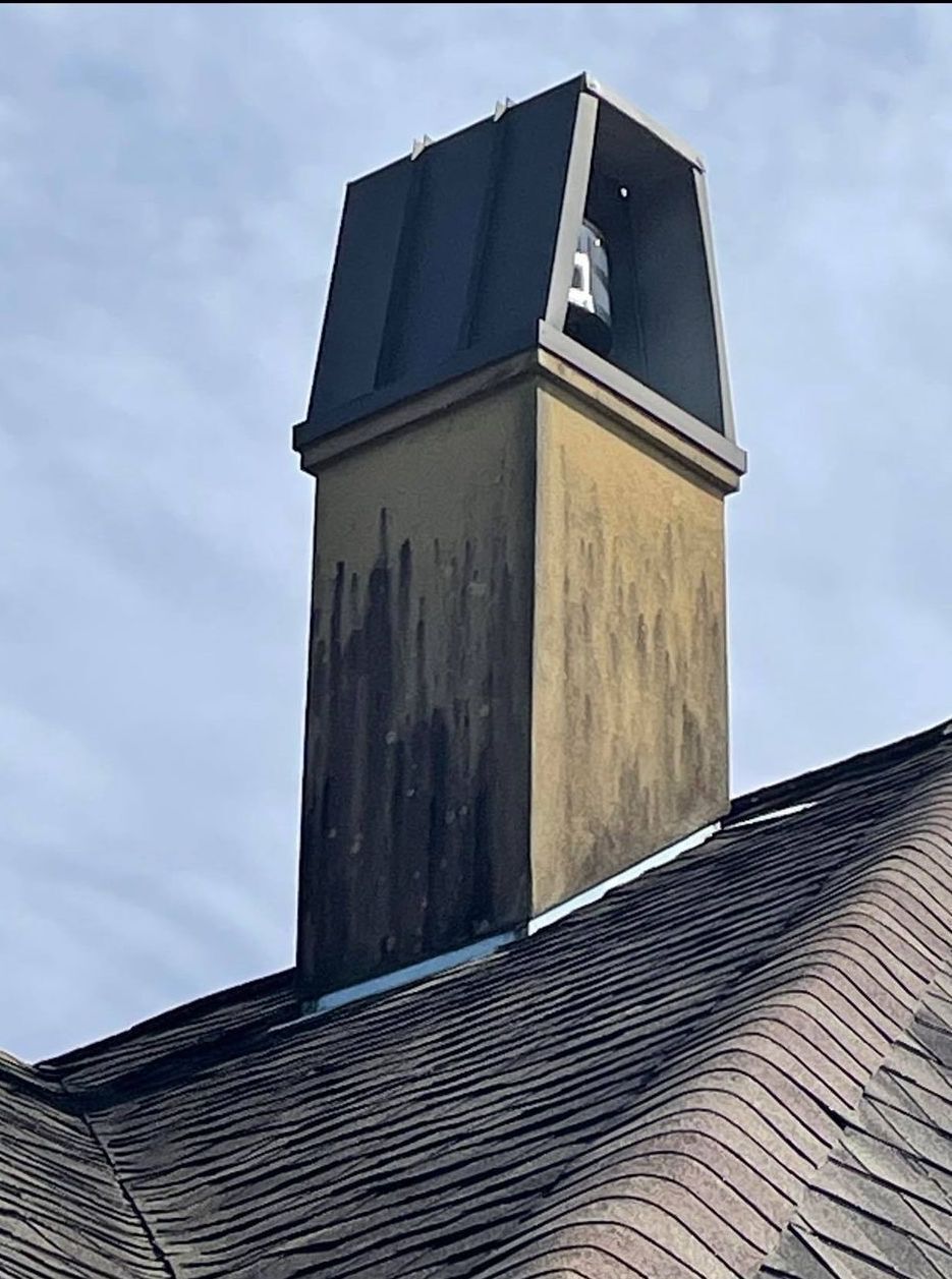 dirty stucco chimney and roof in Gonzales Louisiana
