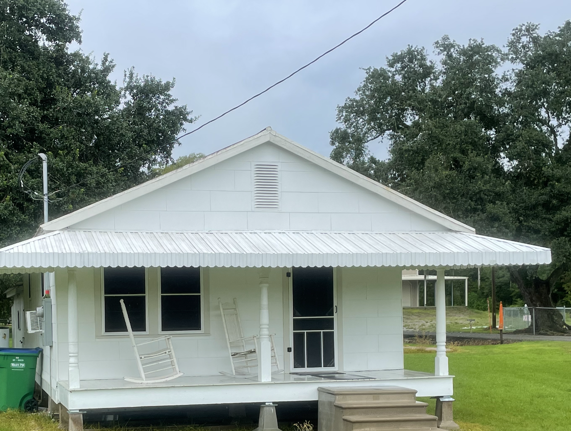 house that has been pressure washed in Belle Rose Louisiana