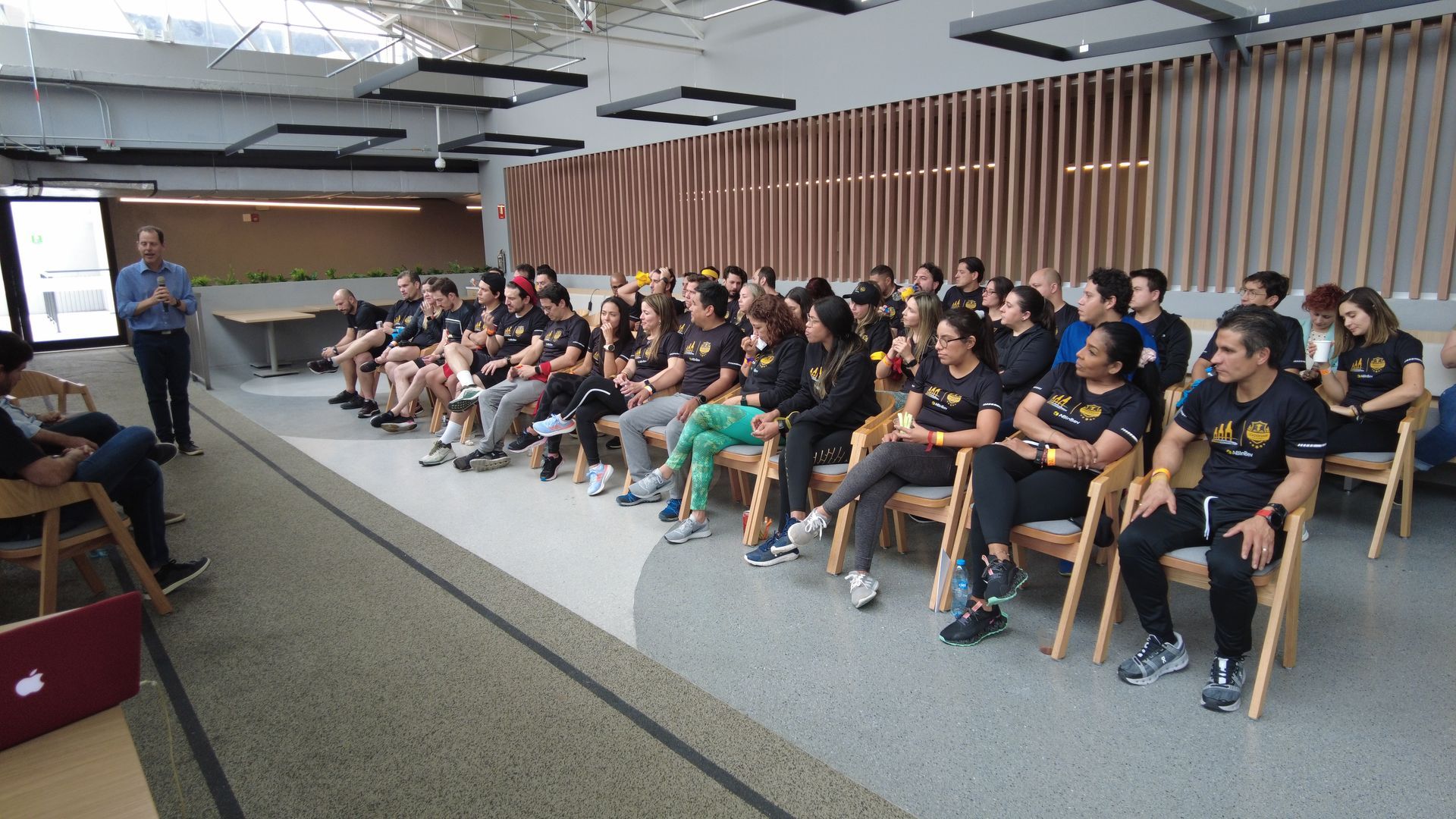 Capacitación corporativa para ABInBev: conferencia de liderazgo y formación técnica por Academy.