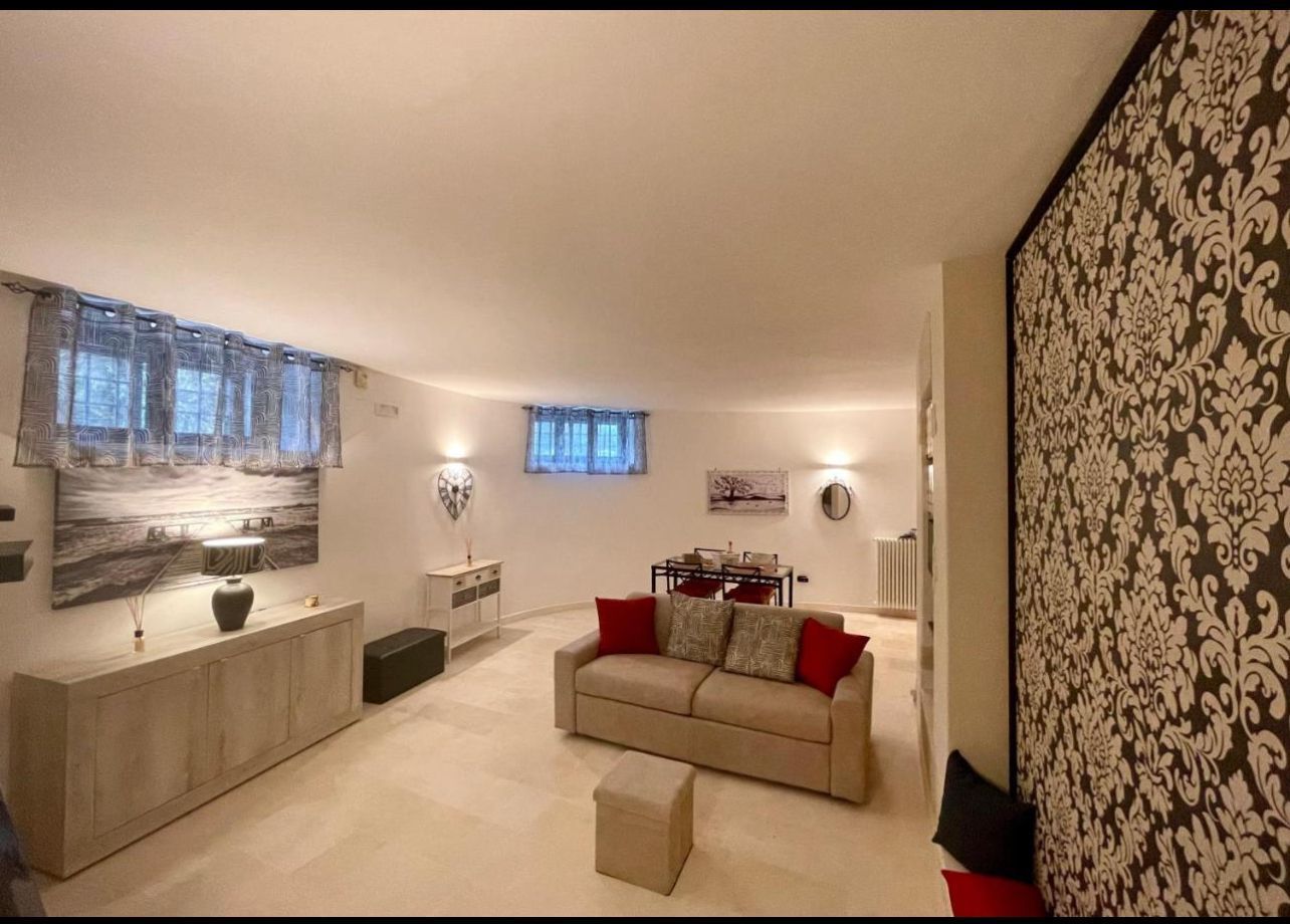 soggiorno con finestre