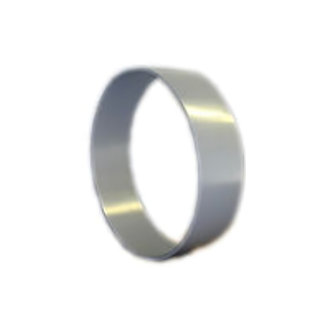 A silver ring with the letter o on it