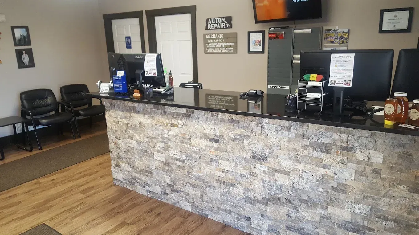 Front Desk | Sargent Auto and Diesel Repair