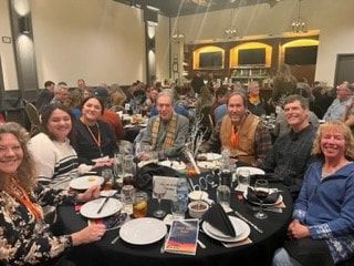 A group of people are sitting at a table in a restaurant.