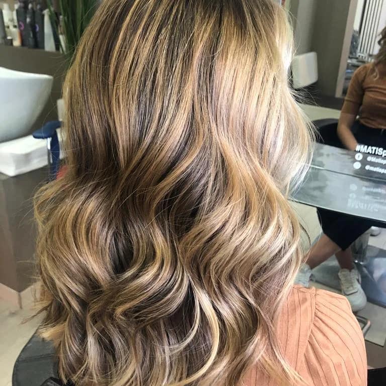 Capelli biondi mossi