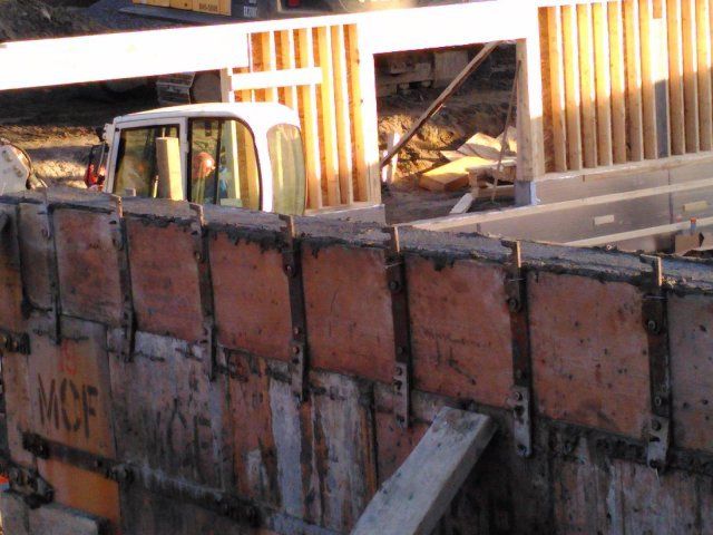 Un mur de briques avec le mot mdf dessus