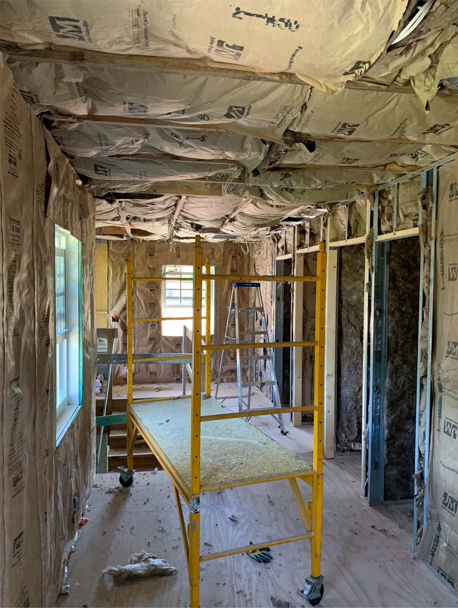 A yellow scaffolding is sitting in the middle of a room.