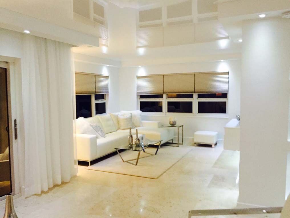 A living room with a white couch and a white ceiling