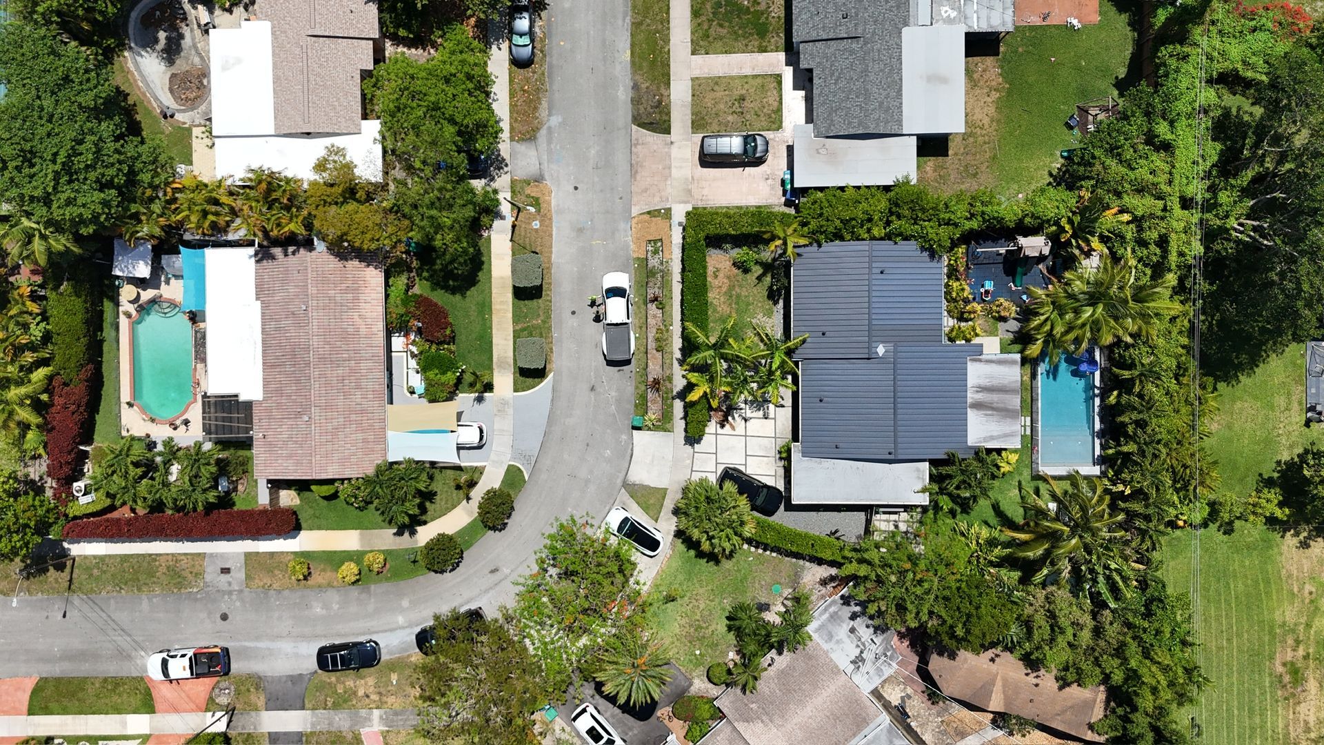 An aerial view of a residential neighborhood with lots of houses and trees.