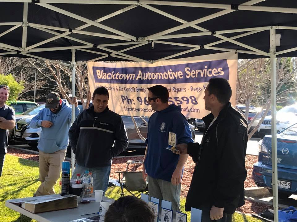 72-78 Ford V8 club NSW talking with each other