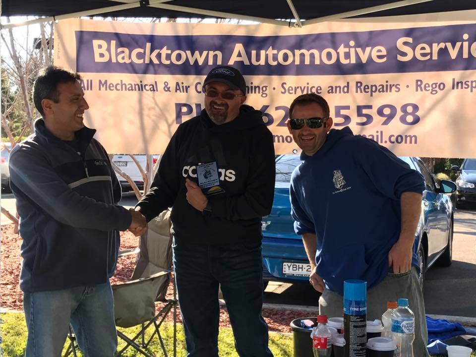 72-78 Ford V8 club NSW members having fun