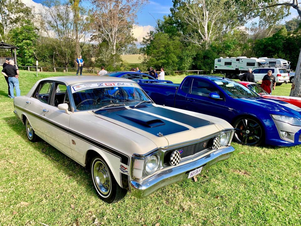 a white classic Ford muscle car (manufactured between 1972-1978)