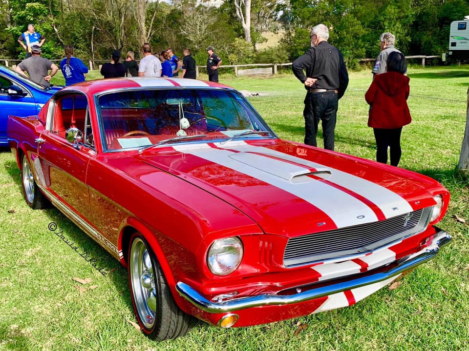 a red Ford muscle car (manufactured between 1972-1978)