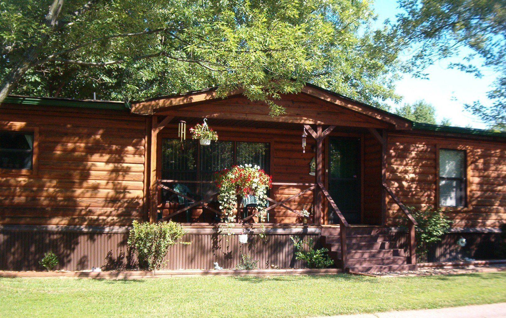 Mobile House With Beautiful Landscaping — Saint Charles, MO — Sunnydale Mobile Home