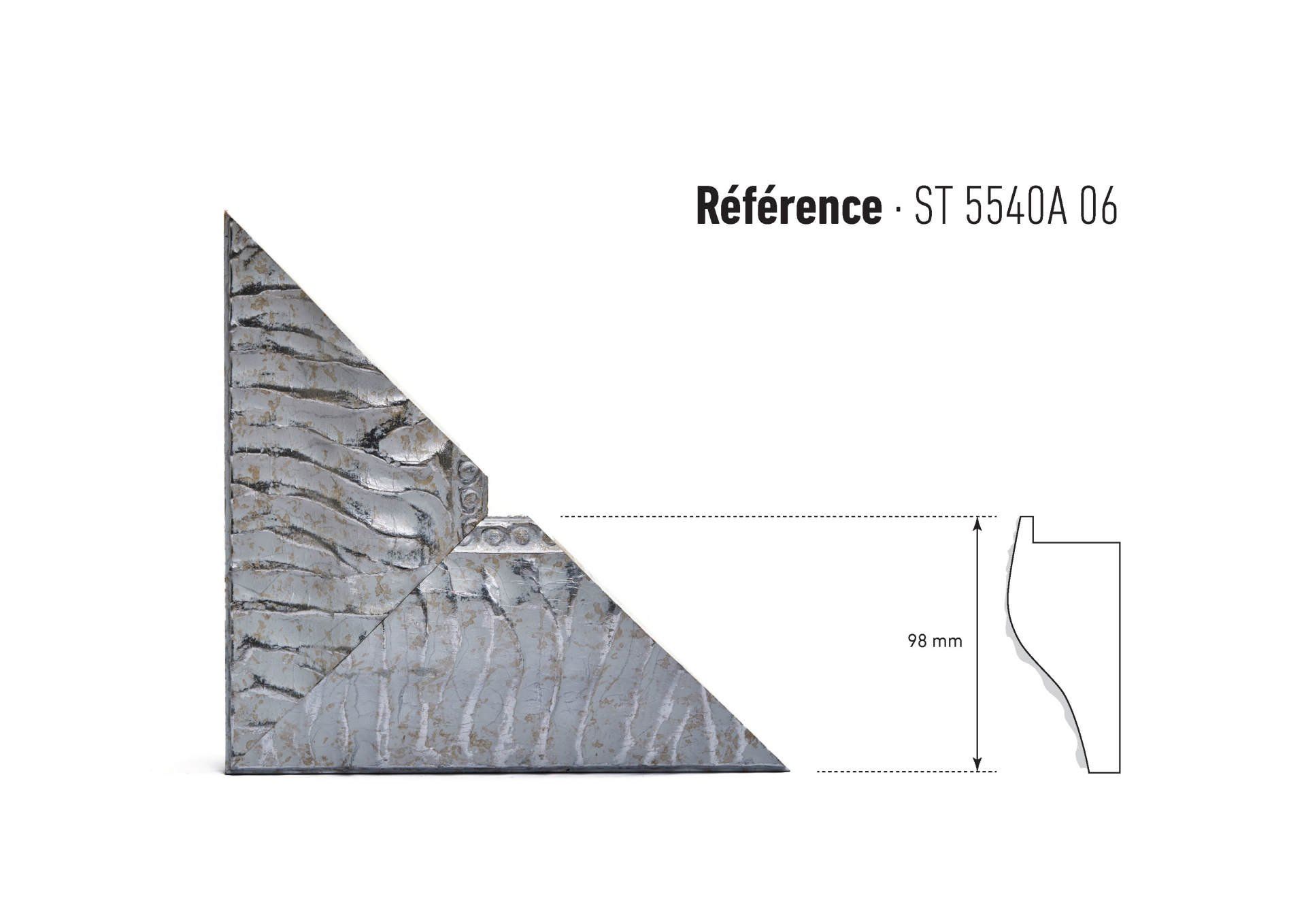 Une image d'un triangle avec un dessin d'un triangle sur fond blanc.