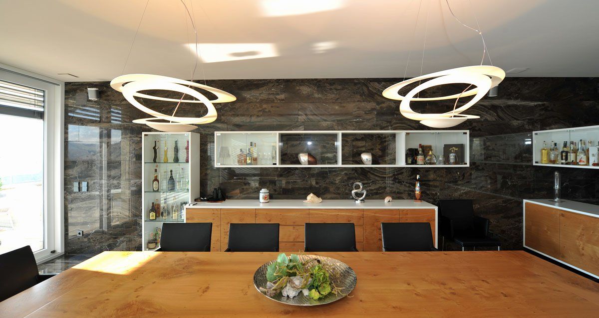 tavolo in legno soggiorno