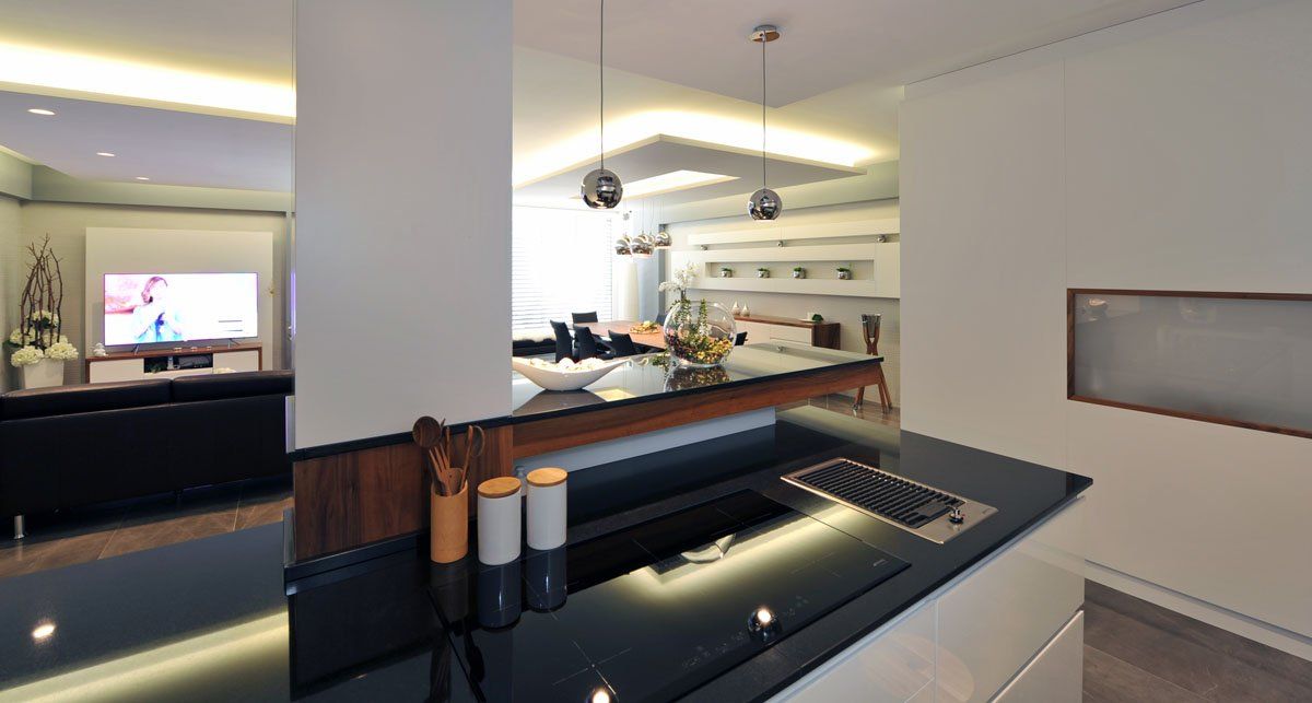 piano cucina in vetro scuro