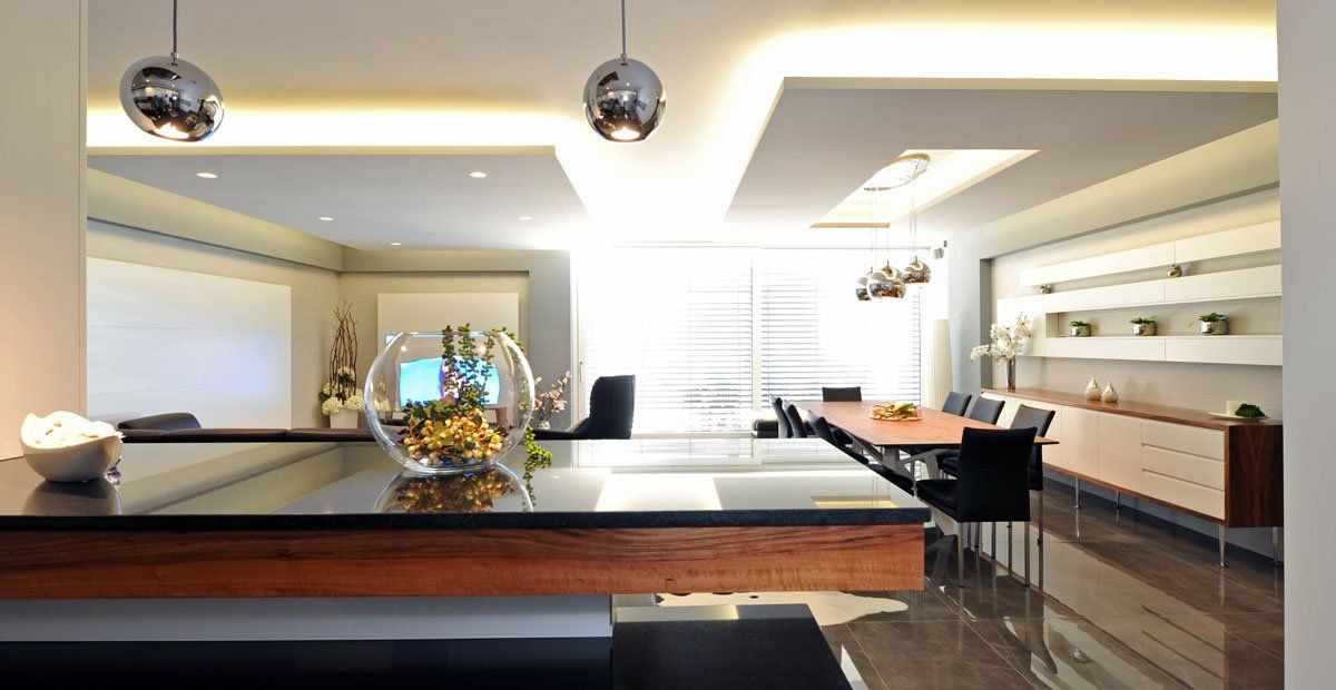 zona giorno con tavolo in legno massello