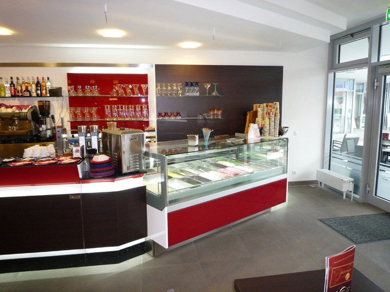 Bancone ed espositore per bar