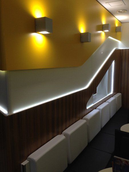 Particolare con luci soffuse della gelateria