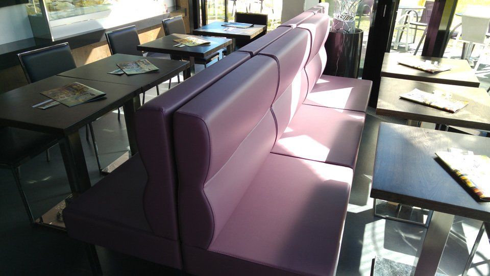 Divanetti viola bar Venezia