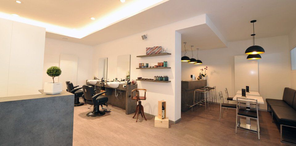 Waiting room in the hairdressing area