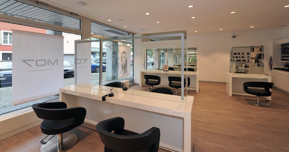 Beauty salon, two stations