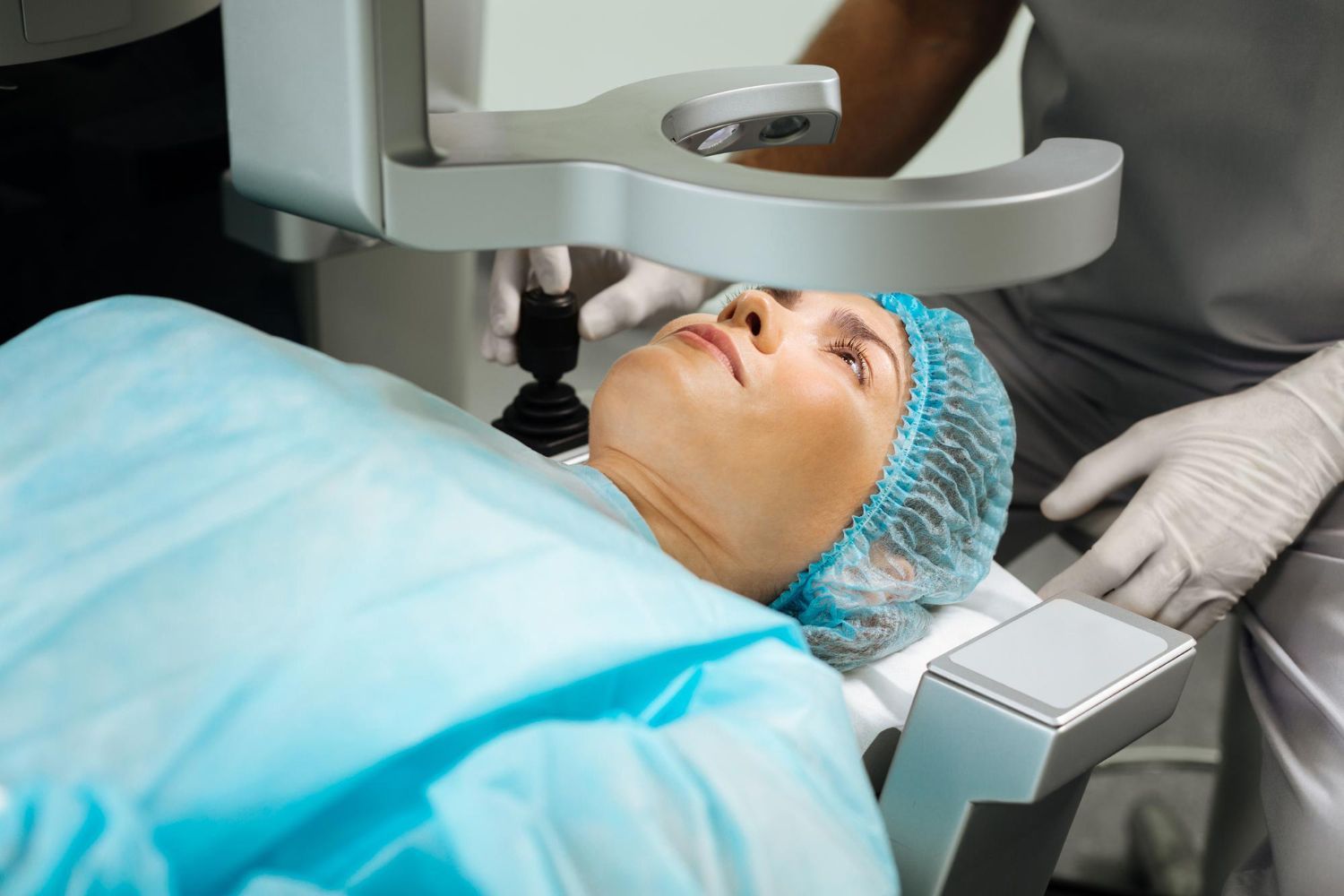 LASIK ou laser de surface : découvrez les différences techniques, physiologiques et les résultats de