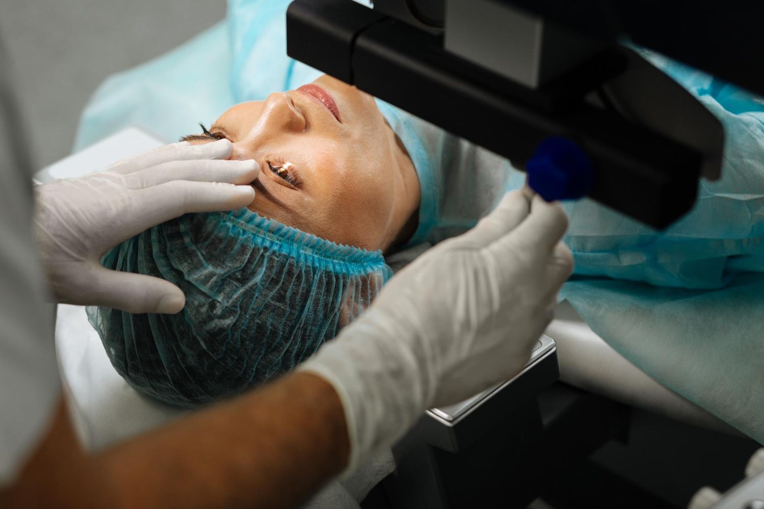 Retouche après une ancienne opération des yeux : indications, faisabilité, techniques possibles et p