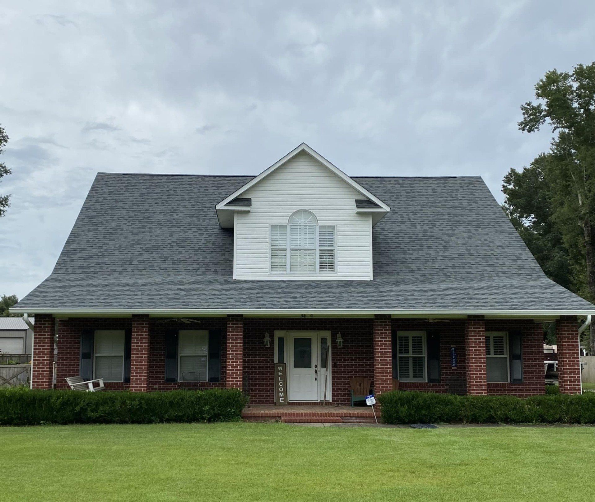 Dark Roof on Brick & Brown Home in Gulf Breeze, FL