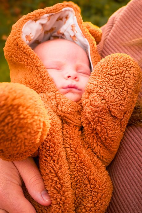 Family portrait photographed outdoors by Verity Visions in Salem Oregon