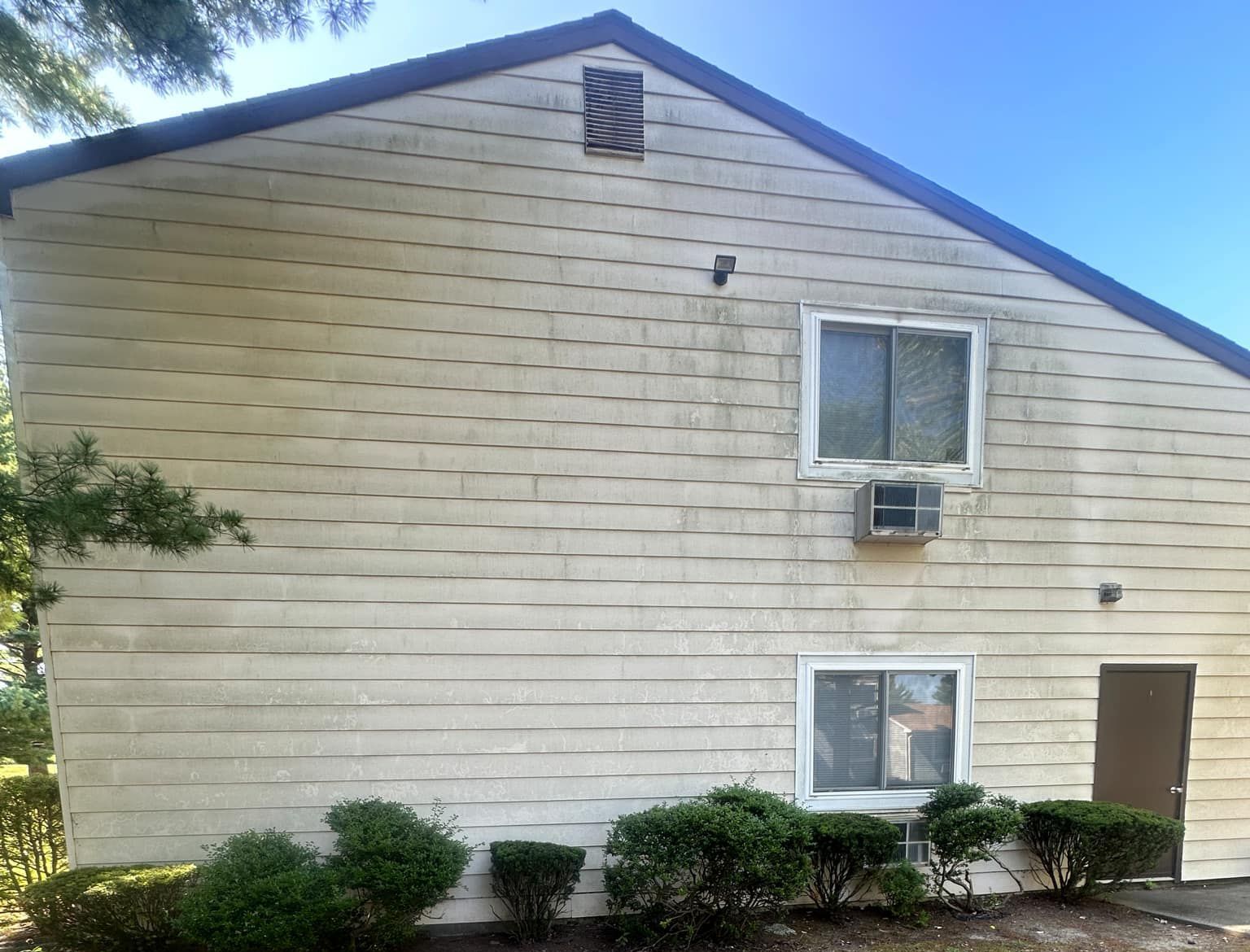 Before House Wash House Soft Washing Service