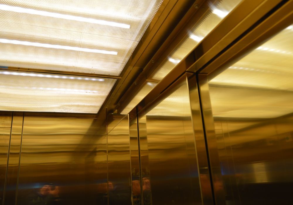 Liftu tehniskā un avārijas apkope - Recept-Holding Lifts